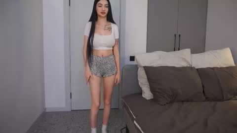 Snapshot of loracopple chatting on 09-18-25, 09:11 Anita online show from 09-18-25, 09:11