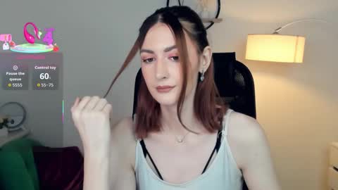 Snapshot of loradimmick chatting on 11-27-25, 11:01 Lora online show from 11-27-25, 11:01