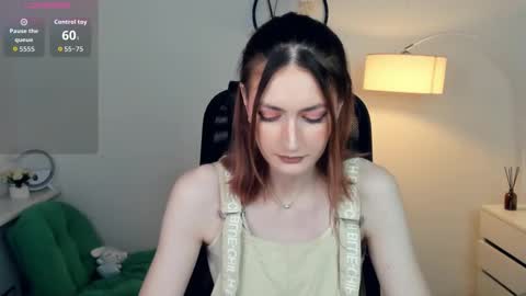 Snapshot of loradimmick chatting on 11-28-25, 09:34 Lora online show from 11-28-25, 09:34