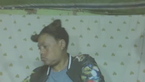Snapshot of lorahvane chatting on 07-02-26, 12:00 LorahVane online show from 07-02-26, 12:00