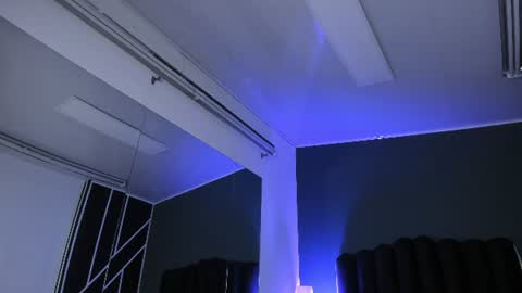 L A U R E L online show from 07-01-26, 05:09