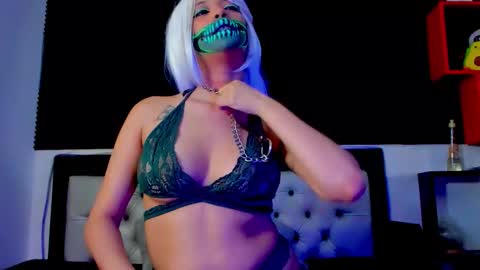 Lore Depp online show from 10-25-25, 04:20