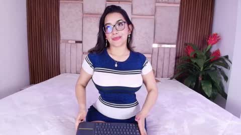  Lorein  online show from 10-15-25, 09:15