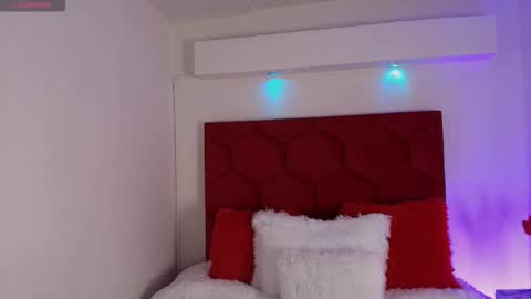 Snapshot of loreley_novoa chatting on 09-17-25, 03:19 LORELI online show from 09-17-25, 03:19