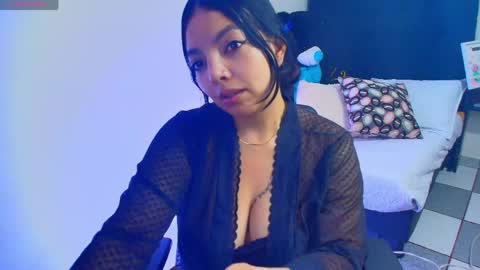 Snapshot of loren_44tits chatting on 06-01-26, 09:05 Loren online show from 06-01-26, 09:05