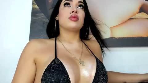 Snapshot of loren_baker chatting on 02-10-25, 10:53 Doll Queen online show from 02-10-25, 10:53