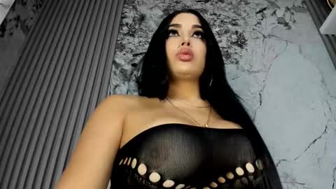 Snapshot of loren_baker chatting on 11-01-25, 04:47 Doll Queen online show from 11-01-25, 04:47