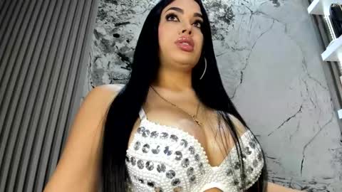 Snapshot of loren_baker chatting on 11-14-25, 10:58 Doll Queen online show from 11-14-25, 10:58