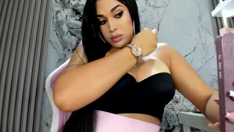 Snapshot of loren_baker chatting on 11-15-25, 06:04 Doll Queen online show from 11-15-25, 06:04