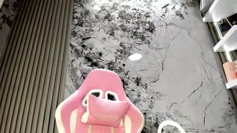 Snapshot of loren_baker chatting on 02-07-26, 06:11 Doll Queen online show from 02-07-26, 06:11