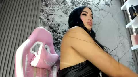 Snapshot of loren_baker chatting on 05-06-26, 11:04 Doll Queen online show from 05-06-26, 11:04