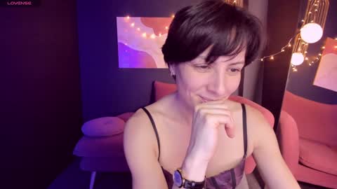 Snapshot of loren_daze chatting on 01-18-25, 05:04 Loren online show from 01-18-25, 05:04