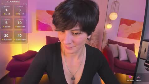 Snapshot of loren_daze chatting on 10-04-25, 02:04 Loren online show from 10-04-25, 02:04
