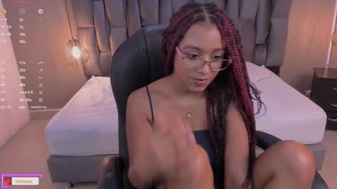Snapshot of lorena_vieira_ chatting on 03-02-25, 11:31 Lorena Vieira  online show from 03-02-25, 11:31
