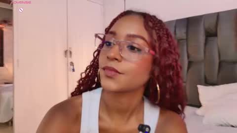 Snapshot of lorena_vieira_ chatting on 09-23-25, 08:23 Lorena Vieira  online show from 09-23-25, 08:23
