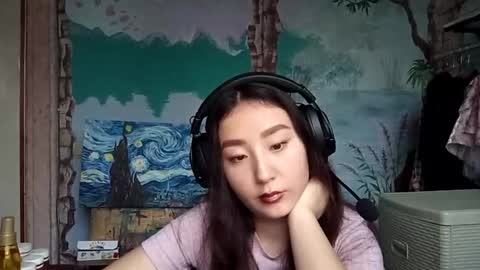 Snapshot of lorenelanosa chatting on 12-16-25, 11:04 Sofia online show from 12-16-25, 11:04