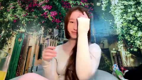 Snapshot of lorenovercast chatting on 05-22-26, 09:26 Margo online show from 05-22-26, 09:26