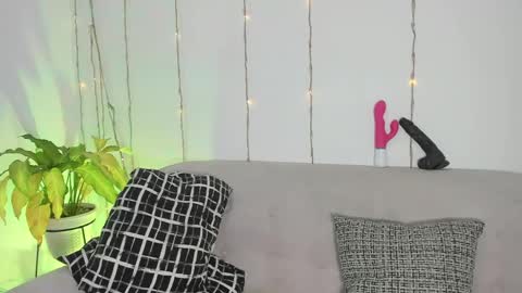 L O R E N online show from 05-26-26, 07:21