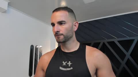  L O R E N Z O  Thumbs Up help  online show from 01-22-25, 05:17