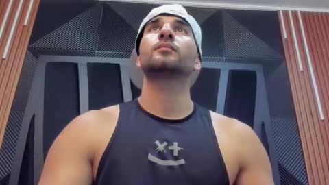  L O R E N Z O  Thumbs Up help  online show from 10-22-25, 05:24