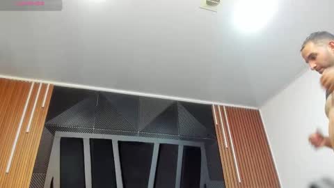  L O R E N Z O  Thumbs Up help  online show from 11-12-25, 05:13