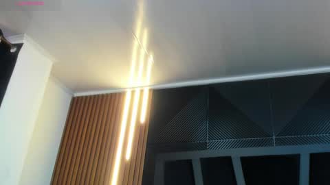  L O R E N Z O  Thumbs Up help  online show from 11-20-25, 05:12