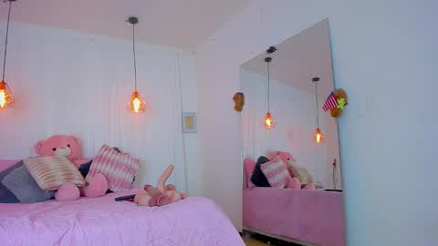 Lori Evans online show from 11-10-25, 01:37