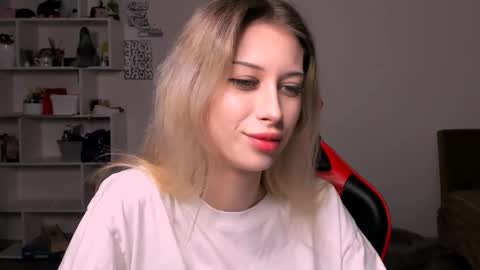 Lori online show from 11-16-25, 02:22