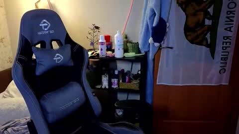 Lori -----------------------------------    online show from 03-25-26, 04:35