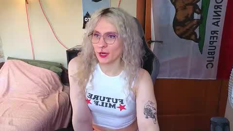 Lori -----------------------------------    online show from 05-22-26, 03:06