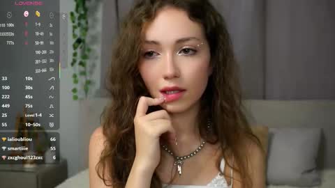 Naomi online show from 10-08-25, 10:29