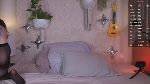 Snapshot of lornadyer chatting on 11-12-25, 10:09 Lorna online show from 11-12-25, 10:09