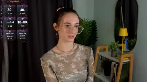Snapshot of lornafletcher chatting on 10-19-25, 05:02 Ivy online show from 10-19-25, 05:02