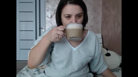 Snapshot of lorragrey chatting on 12-17-25, 06:52 LorraGrey online show from 12-17-25, 06:52