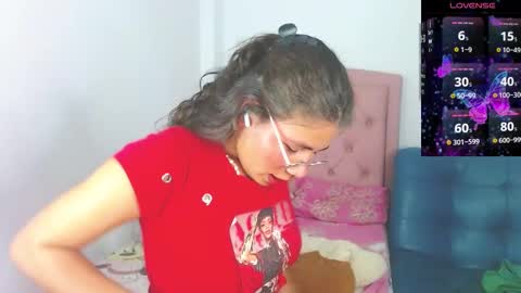Snapshot of lorraine_rosse chatting on 09-09-25, 06:24 lorraine online show from 09-09-25, 06:24