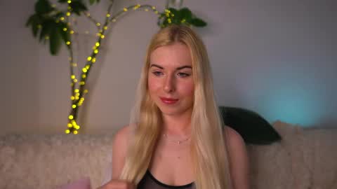 Lorrie online show from 04-10-26, 02:00