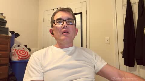 Snapshot of lostandlonelysoul chatting on 10-13-25, 04:12 Hazemir online show from 10-13-25, 04:12