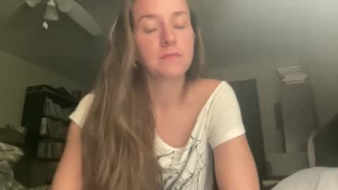 Snapshot of lothlori chatting on 11-30-25, 12:14 lothlori online show from 11-30-25, 12:14