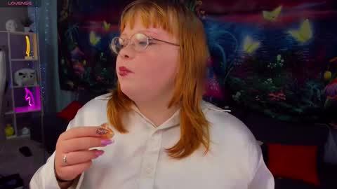 Snapshot of lottieparker chatting on 12-19-25, 03:19 Lottie online show from 12-19-25, 03:19