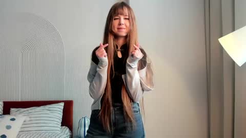 Snapshot of louettakarn chatting on 05-09-26, 09:36 Sade online show from 05-09-26, 09:36