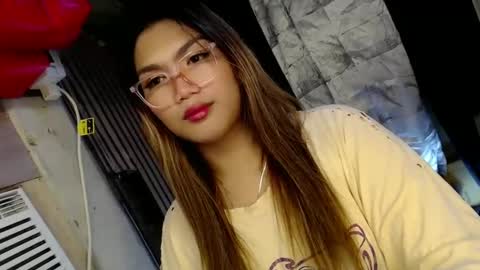 Snapshot of louheart chatting on 12-23-24, 08:03 Sweet online show from 12-23-24, 08:03