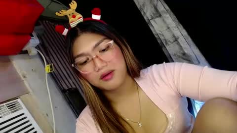 Snapshot of louheart chatting on 12-25-24, 05:47 Sweet online show from 12-25-24, 05:47