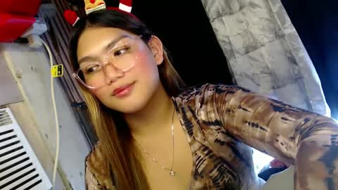 Snapshot of louheart chatting on 12-27-24, 07:35 Sweet online show from 12-27-24, 07:35