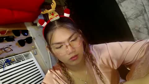 Snapshot of louheart chatting on 01-09-25, 03:34 Sweet online show from 01-09-25, 03:34