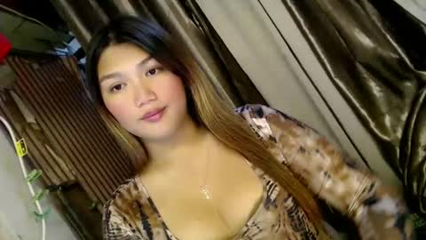 Snapshot of louheart chatting on 02-11-25, 04:02 Sweet online show from 02-11-25, 04:02