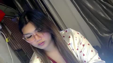 Snapshot of louheart chatting on 03-11-25, 02:10 Sweet online show from 03-11-25, 02:10