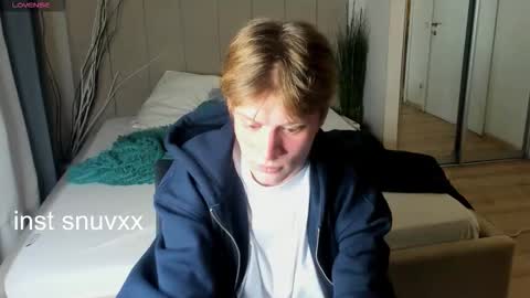 Snapshot of louie_evans chatting on 11-02-25, 08:22 louie_evans online show from 11-02-25, 08:22