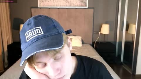 Snapshot of louie_evans chatting on 11-04-25, 09:03 louie_evans online show from 11-04-25, 09:03