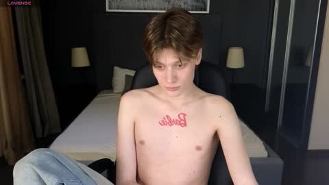 Snapshot of louie_evans chatting on 12-17-25, 07:42 louie_evans online show from 12-17-25, 07:42