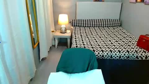 Snapshot of louie_sexy chatting on 02-05-25, 12:49 Cathy online show from 02-05-25, 12:49